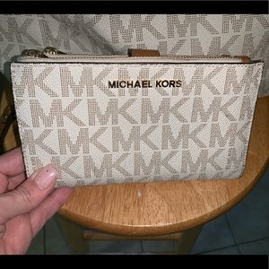 Michael Kors Vanilla Zip Phone Case Wristlet